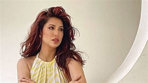 Mehwish Hayat raises temperature with new viral video